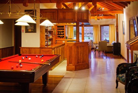 wta_1071_Q346B7_Alivingbarandpool