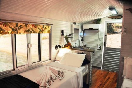 wta_1257_NZP7I2_Fly-InFloatingCabins(interior)
