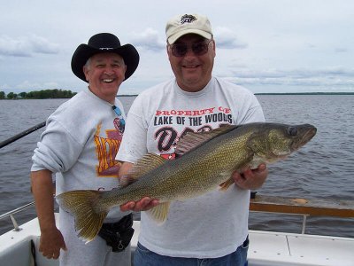 wta_1358_I6WWU2_Lakeofthewoodswalleyes003
