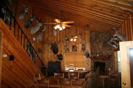 wta_1360_YR0R7K_FMRanchDiningarea