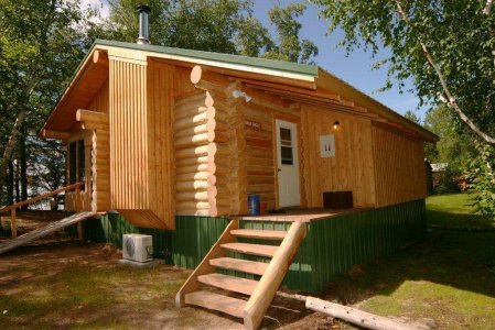 wta_1377_FRA7RZ_Boardwalkluxurycabinoutsidebaldeagle