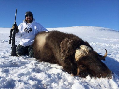 wta_1550_QPNN8T_JeffSchlacterwithaBooneandCrockettmuskoxfromVictoriaIsland