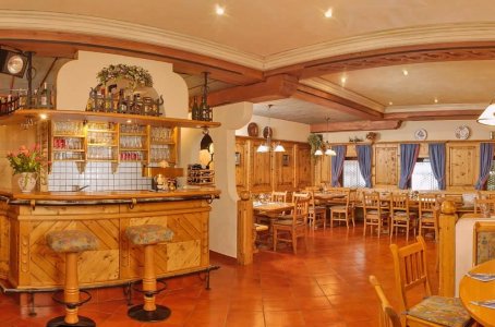 wta_2180_restaurant-hotelbar-gross