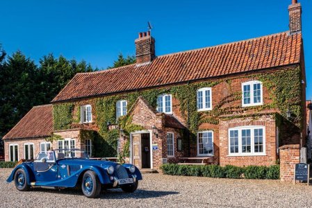 wta_2428_front-of-pub-car-19-copy-2