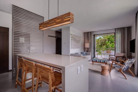 wta_625_Botanika_1-King-Bed-1-Bedroom-Suite_Dining-Area_6720x4480