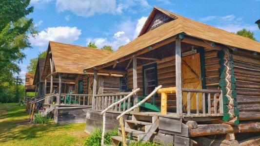 wta_643_QCO3SF_CopyofCabinsOutside