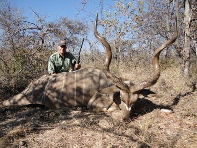 wta_736_12WKX0_huntinginNamibiamikehoover3