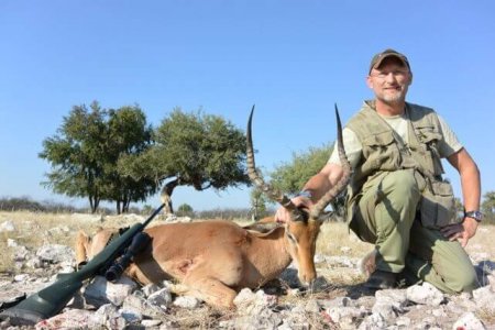 wta_736_EA0ZZ1_huntinginNamibiastevemcfee2