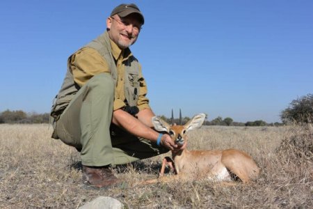 wta_736_P6KYOO_huntinginNamibiastevemcfee