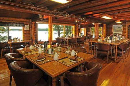 wta_889_HJKDU7_Dining-Room-3-web